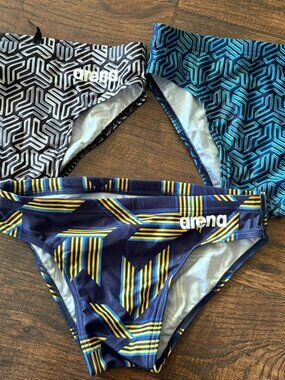 Arena Mens Puzzled and Kikko Briefs Swimsuit size 26 (Lot of 3)